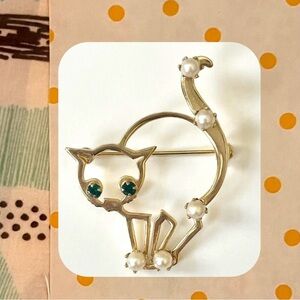 vintage gold cat brooch with silver, pearls, & black gem stones